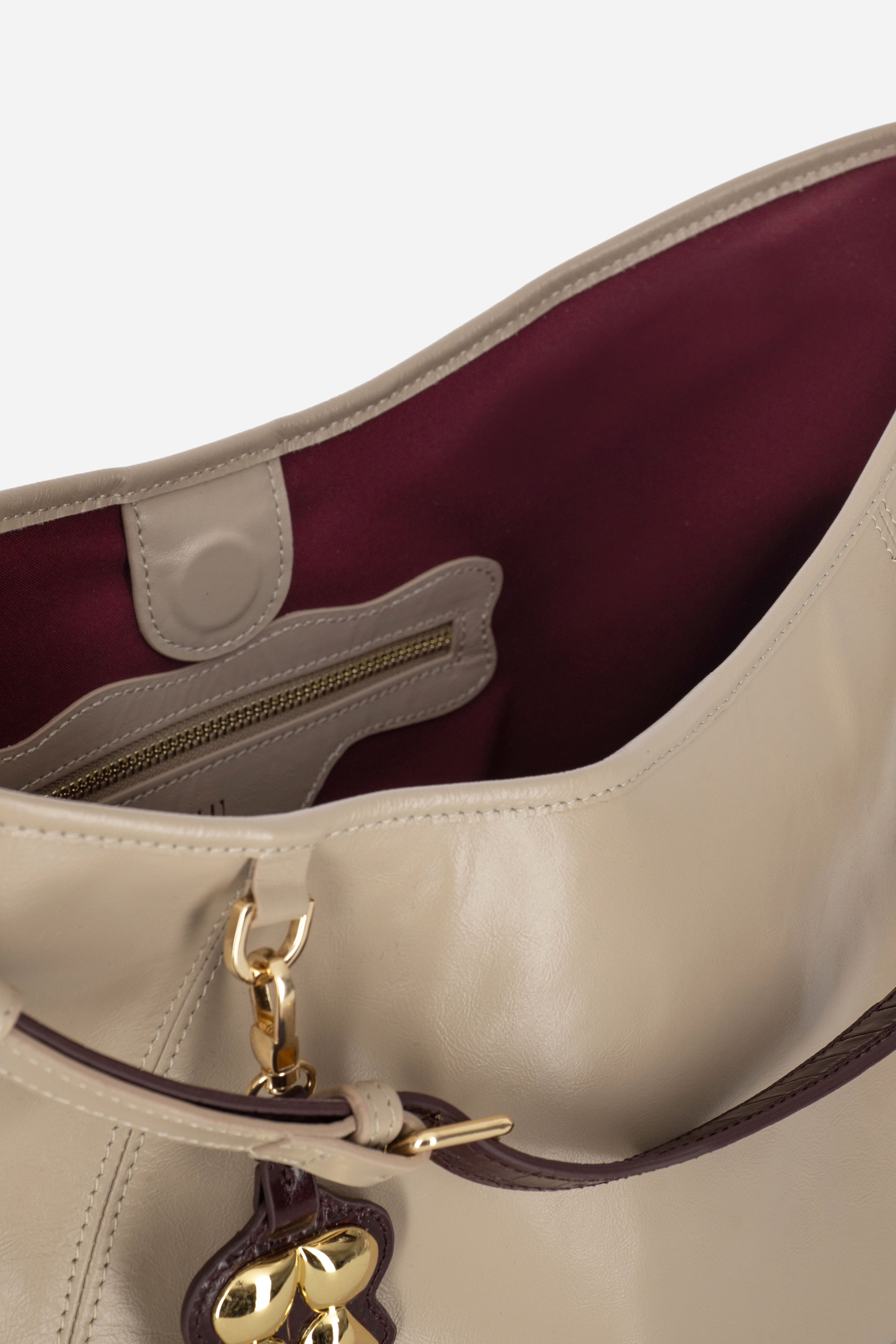 Rilu Elan sand leather shoulder bag close-up of soft leather texture