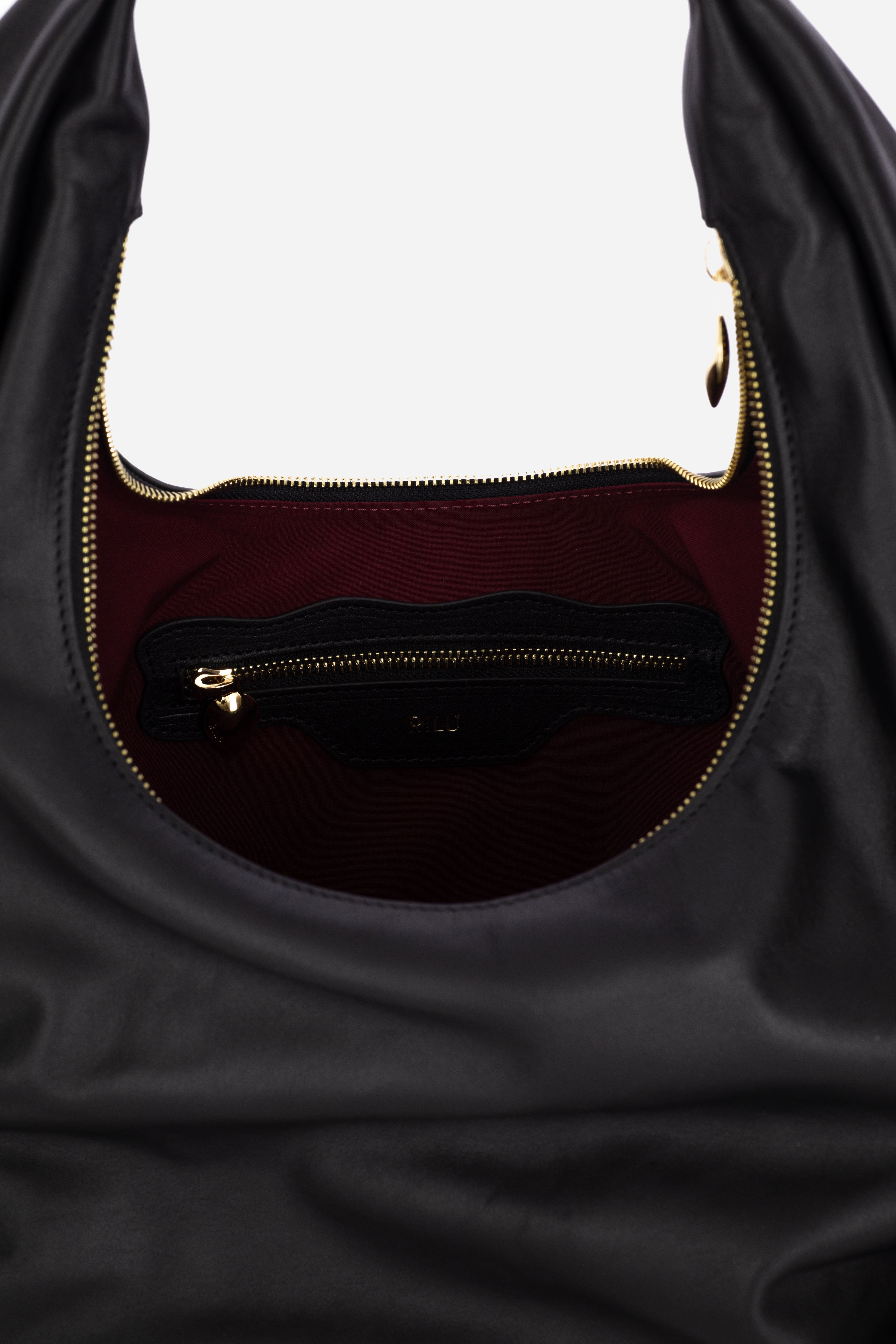 Rilu Hera black leather hobo bag close-up of the detail and soft leather