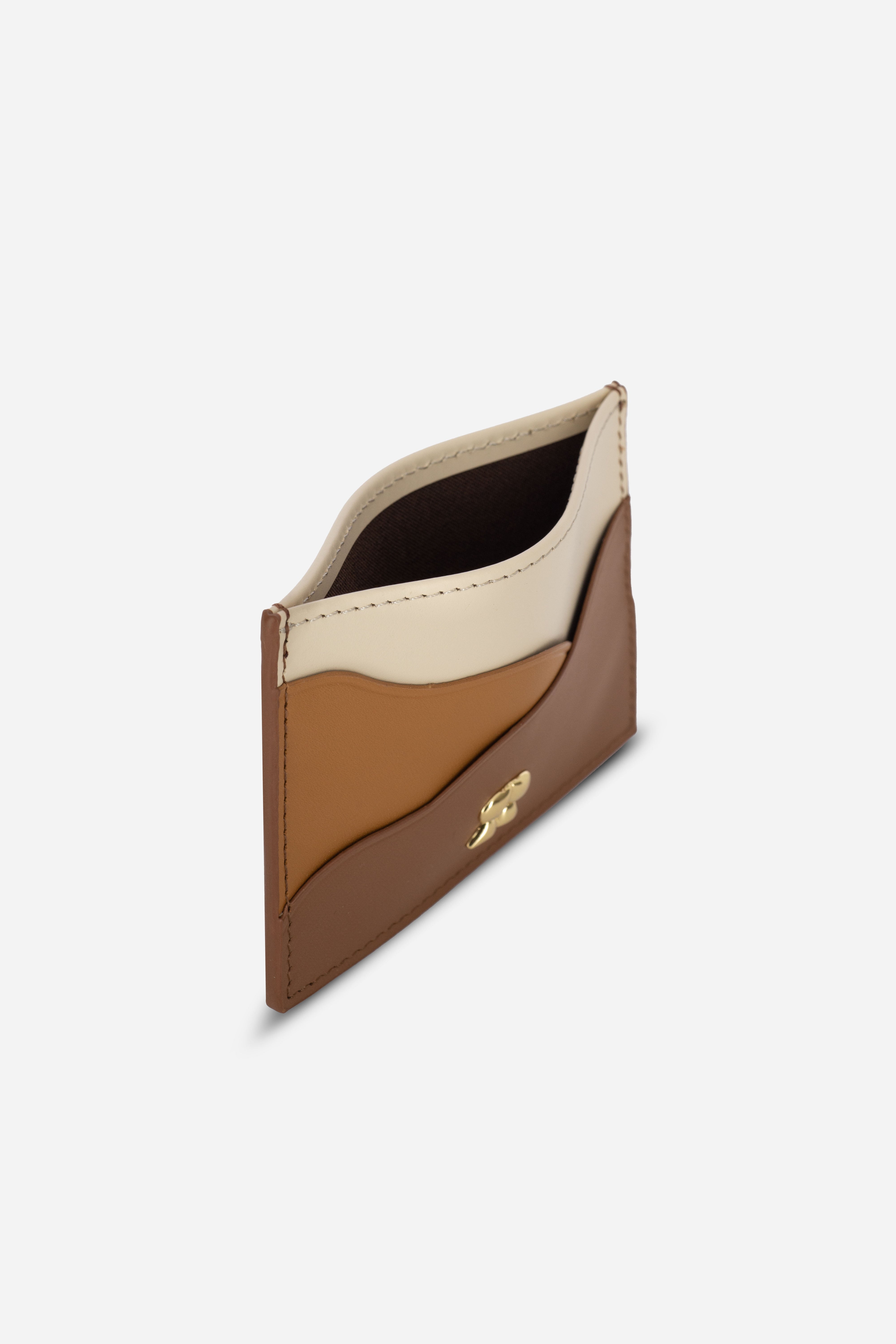 Rilu Iris leather card holder close-up of the vanilla, caramel, and toffee color fusion