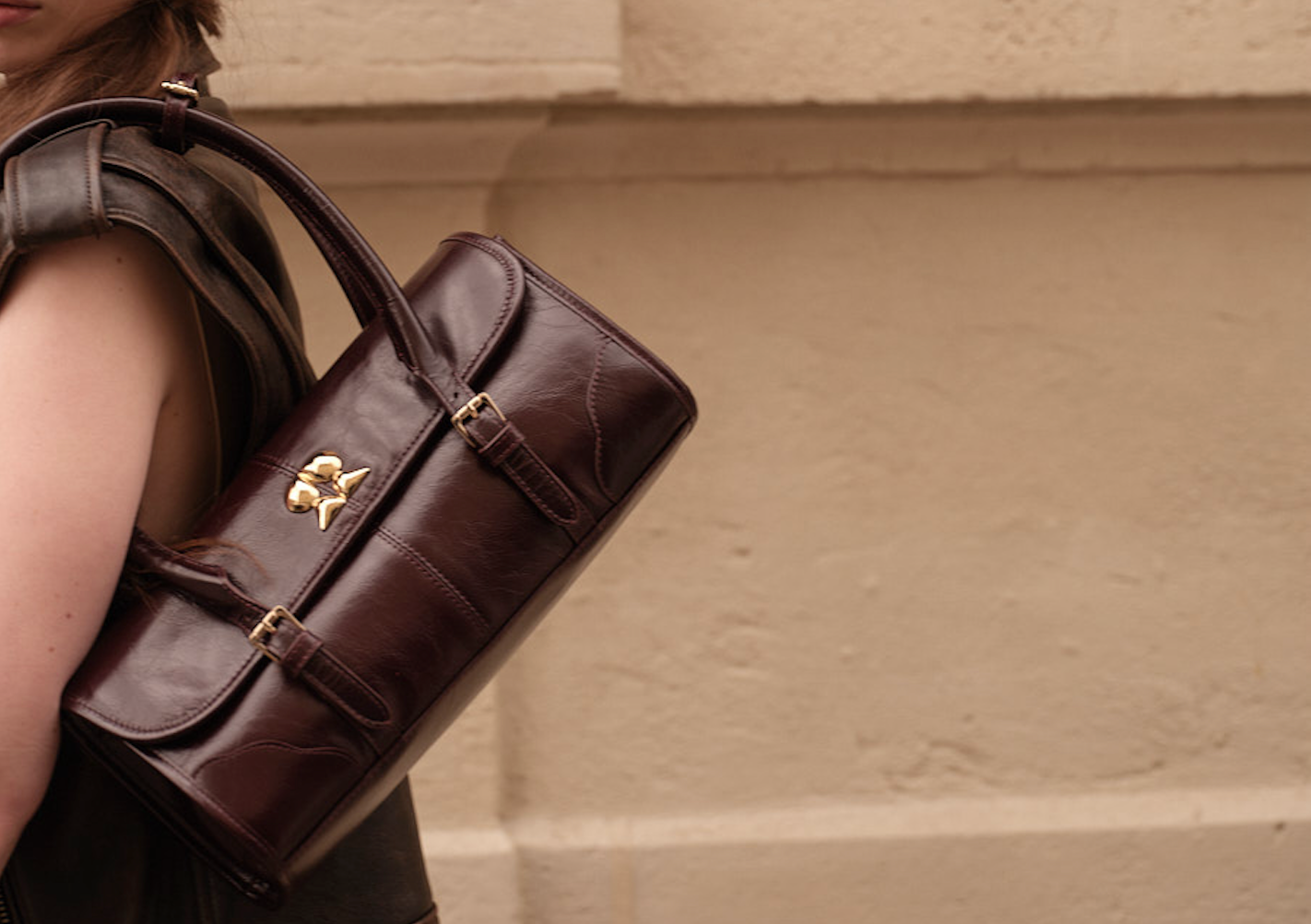 Close-up of the Rilu Luna brown leather bag on model