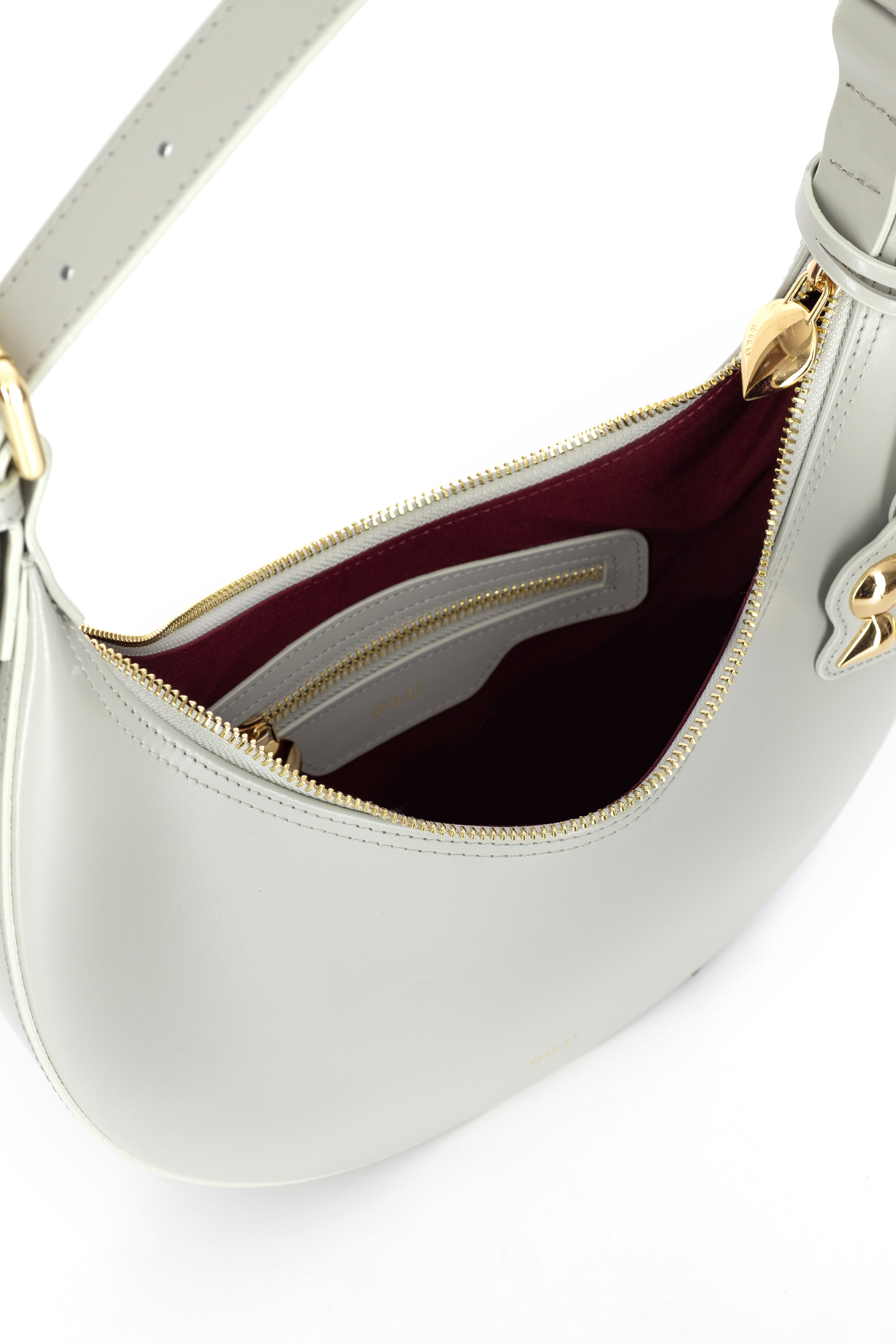 Rilu Luna chalk leather shoulder bag close-up of zipped closure and leather