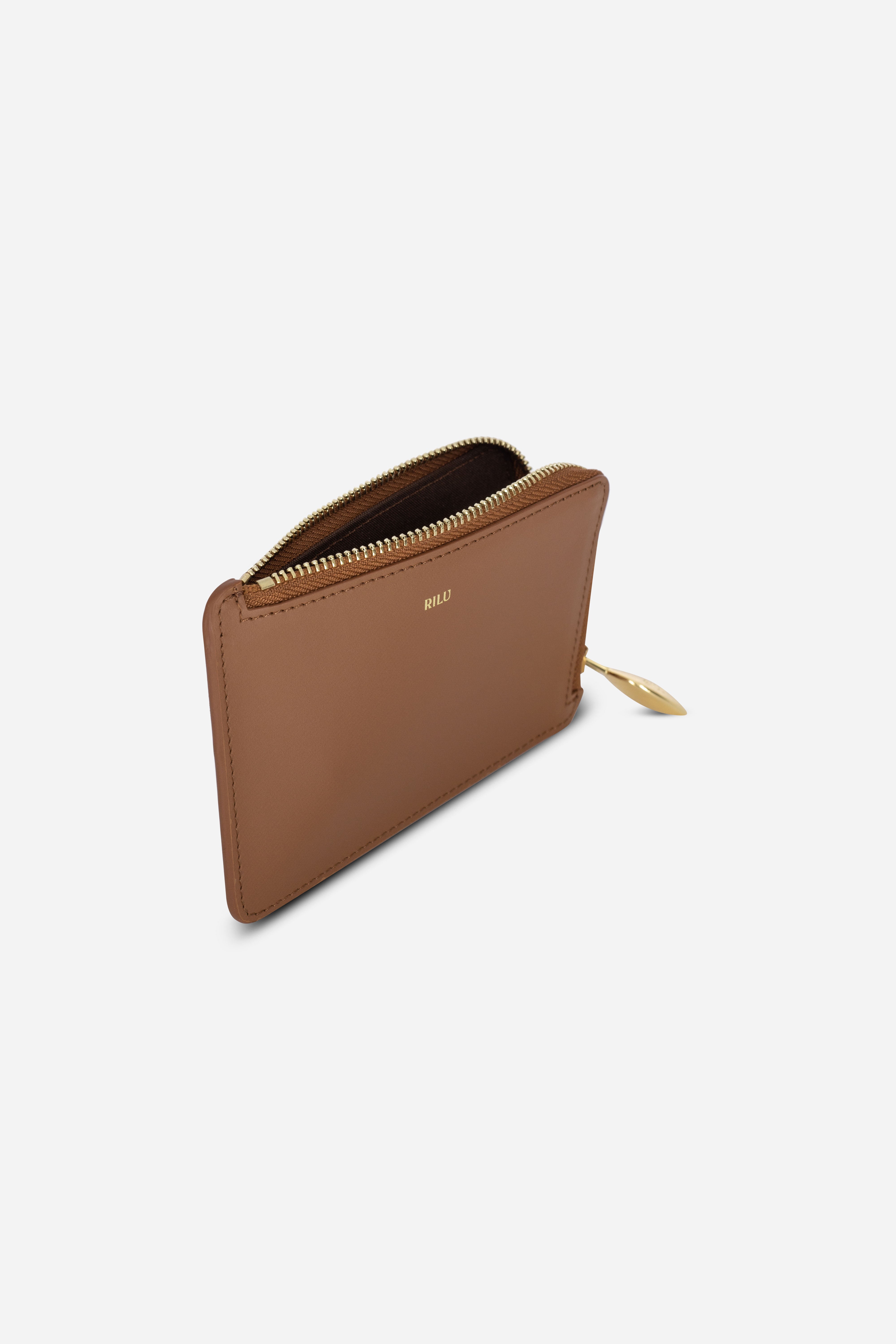 Rilu Nova toffee zipped leather card holder back view