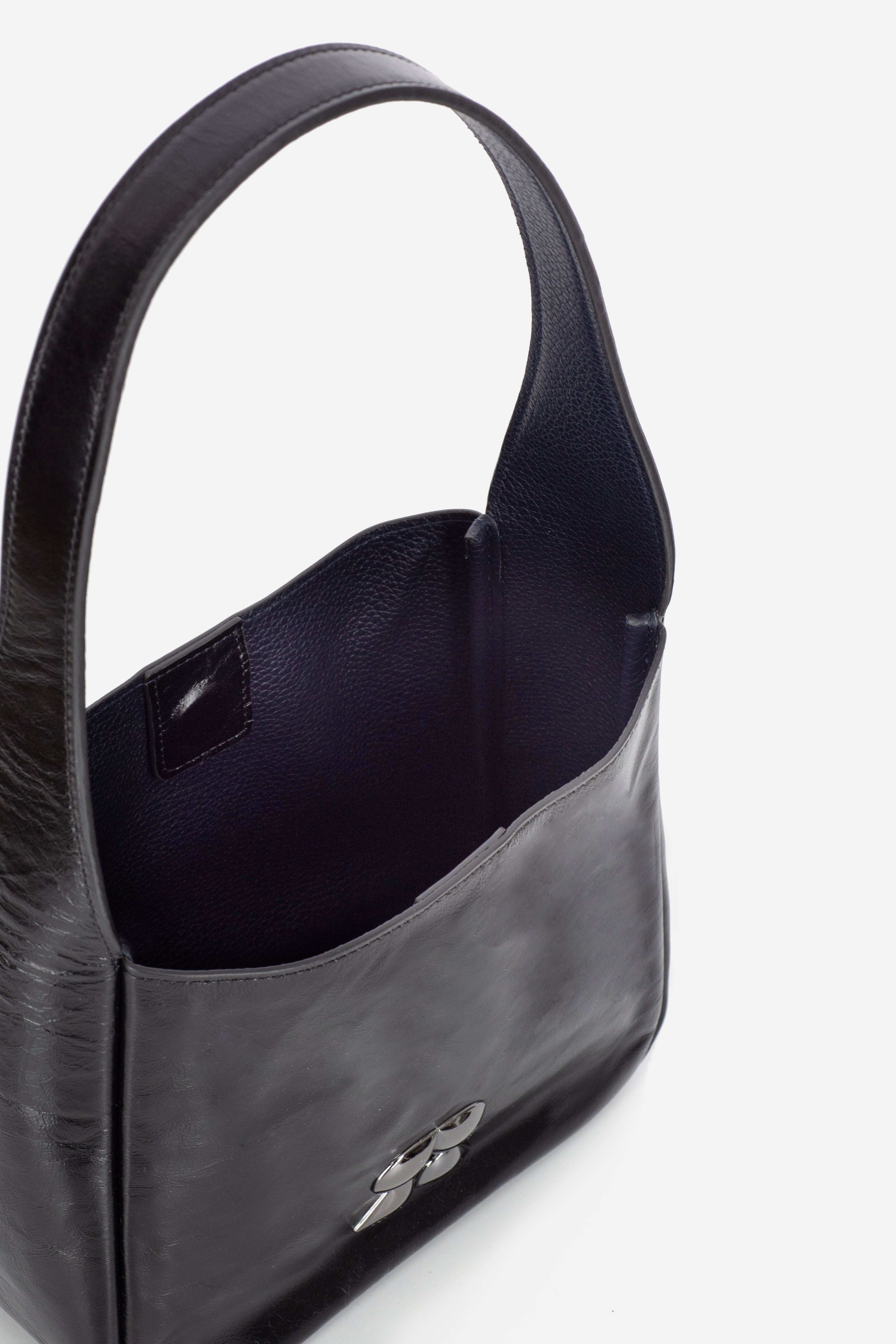 Rilu Camellia black leather shoulder bag close-up showing contrasting interior color