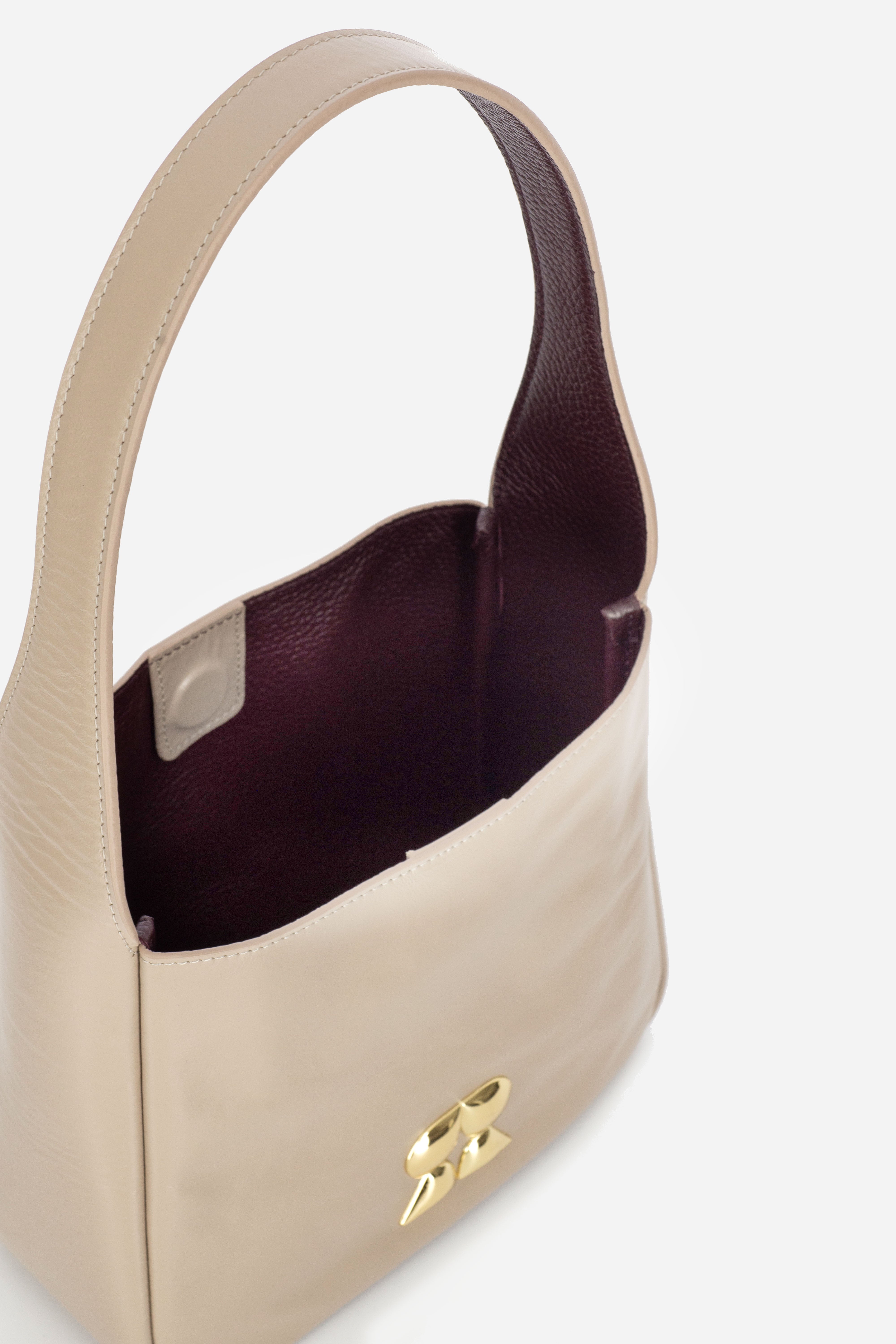 Rilu Camellia sand leather shoulder bag close-up showing contrasting interior color