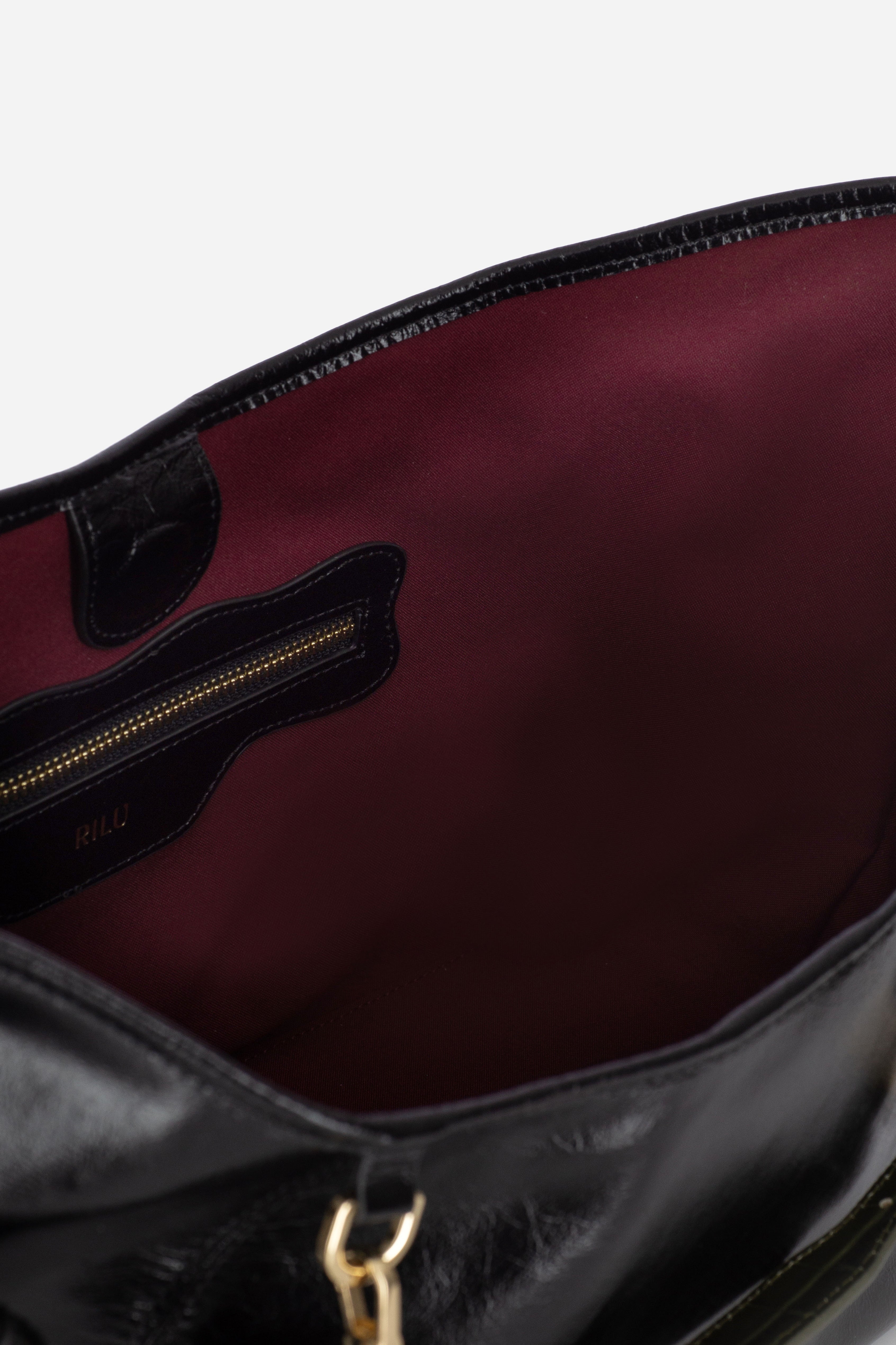 Rilu Elan black leather shoulder bag close-up of soft leather texture