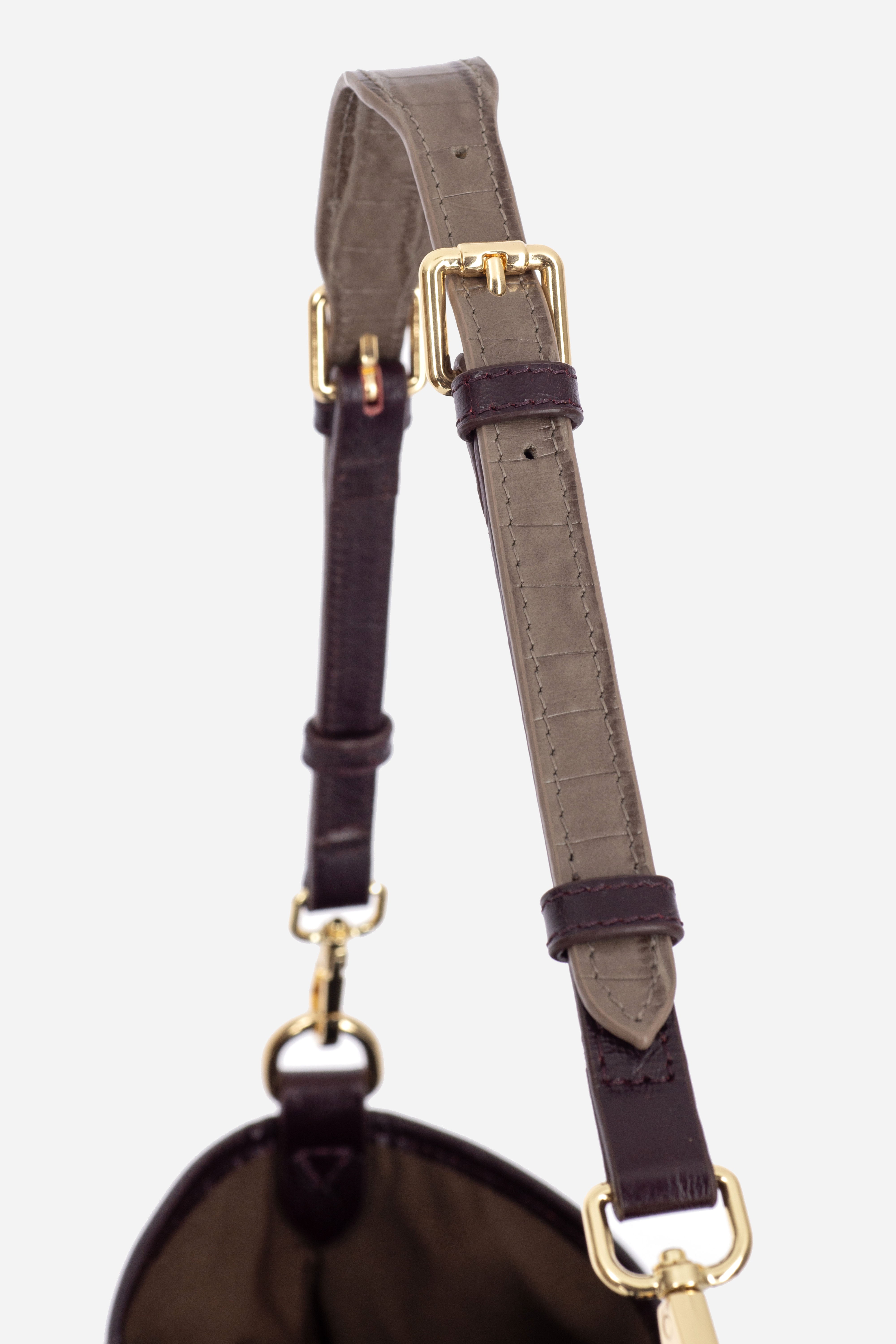 Rilu Elan burgundy leather shoulder bag close-up of soft leather texture strap